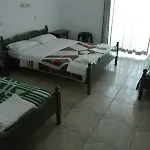 Armadoros / Backpackers 2*