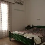 Ξενοδοχείο Armadoros / Backpackers 2*