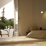 Armadoros / Backpackers Hotel 2*
