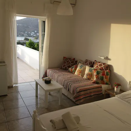 Armadoros / Backpackers Hotell