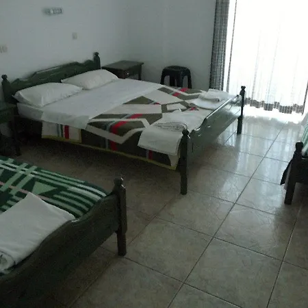 Armadoros / Backpackers 2*