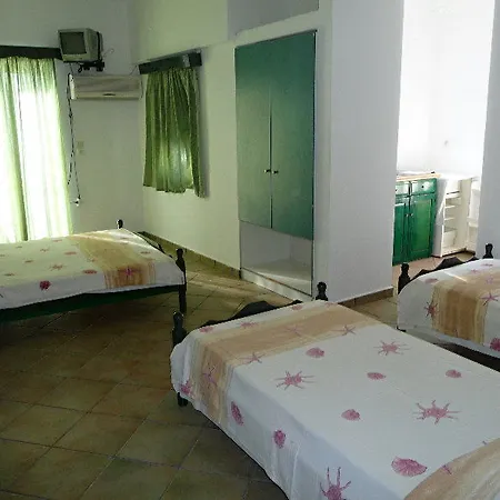 Armadoros / Backpackers Hotel 2*