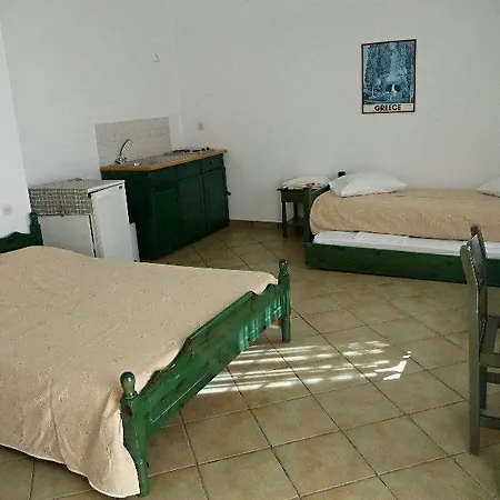 Hotel Armadoros / Backpackers 2*