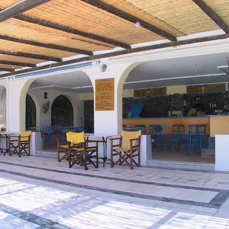 Armadoros / Backpackers Hotel 2*