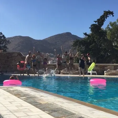 Armadoros / Backpackers 2*