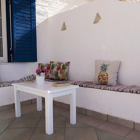 Armadoros / Backpackers Hotel