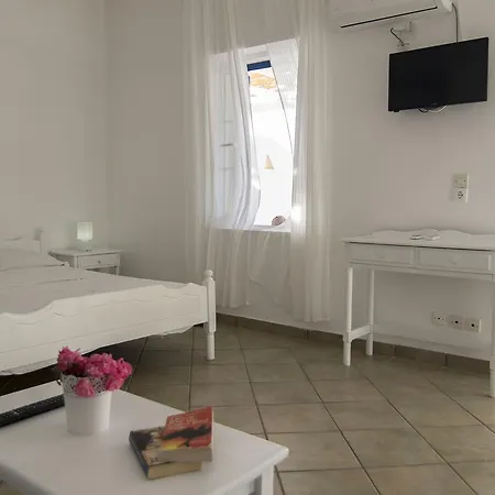 Armadoros / Backpackers Chora (Ios)