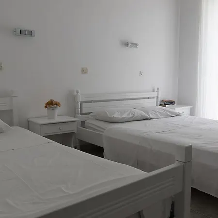 Hotel Armadoros / Backpackers 2*