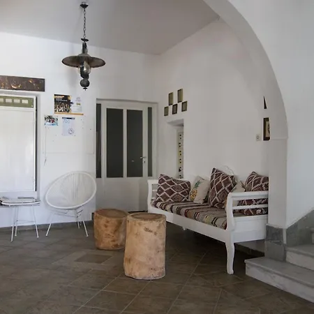 Armadoros / Backpackers Hotel