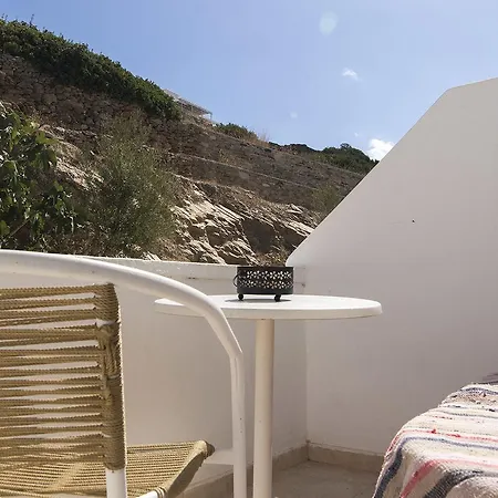 Armadoros / Backpackers Hotel