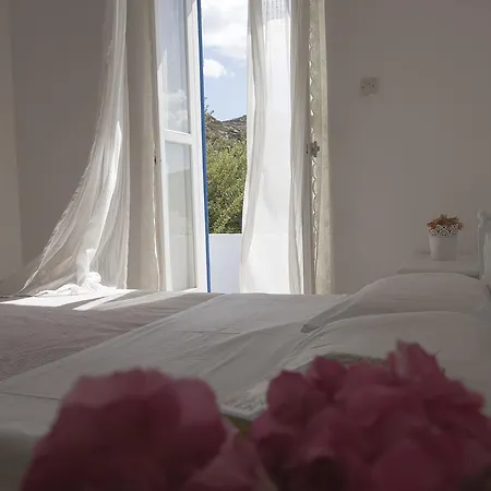 Hotel Armadoros / Backpackers Ios