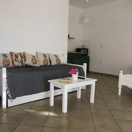 Hotel Armadoros / Backpackers 2*