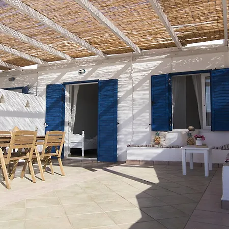 Armadoros / Backpackers Hotel