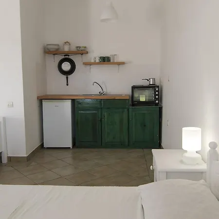 Armadoros / Backpackers Hotel 2*