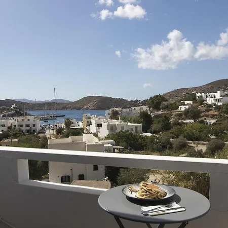 Armadoros / Backpackers Hotel