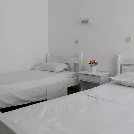 Armadoros / Backpackers Hotel Chora (Ios)