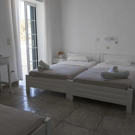 Armadoros / Backpackers Hotel 2*