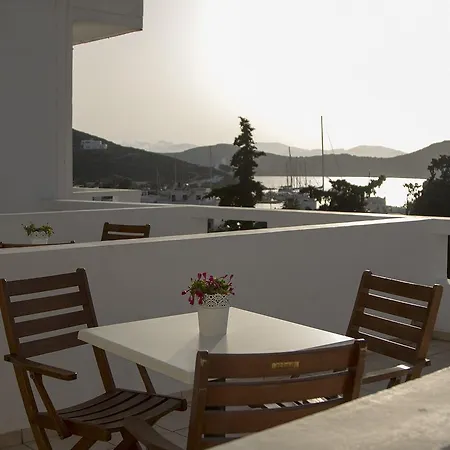 Hotel Armadoros / Backpackers 2*