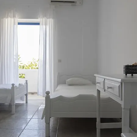 Armadoros / Backpackers 2*