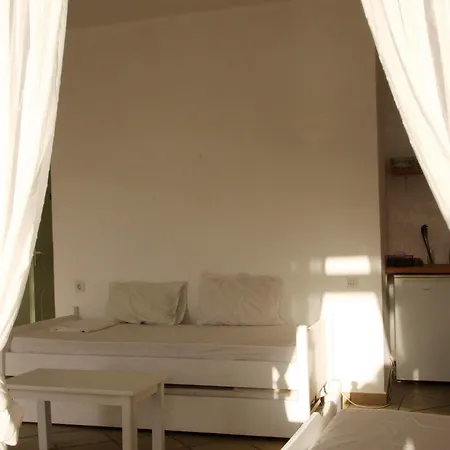 Armadoros / Backpackers Chora