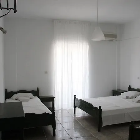 Armadoros / Backpackers Hotel 2*