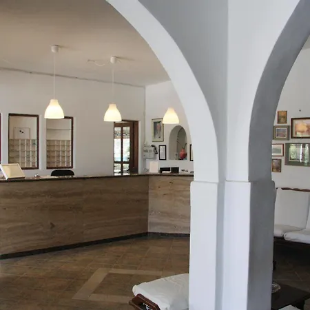 Armadoros / Backpackers Hotel 2*