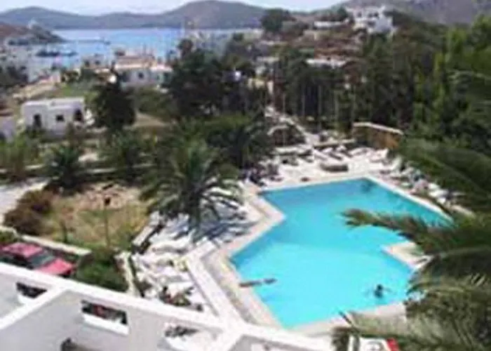 Armadoros / Backpackers Hotel Ios