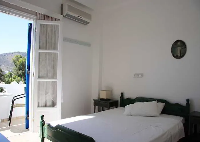 Armadoros / Backpackers Chora