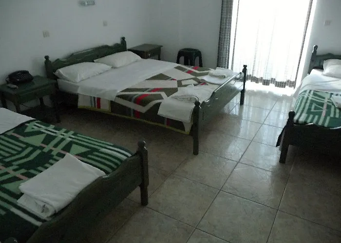 Armadoros / Backpackers 2*