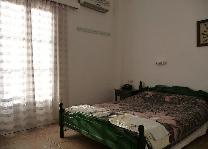 Hotel Armadoros / Backpackers 2*