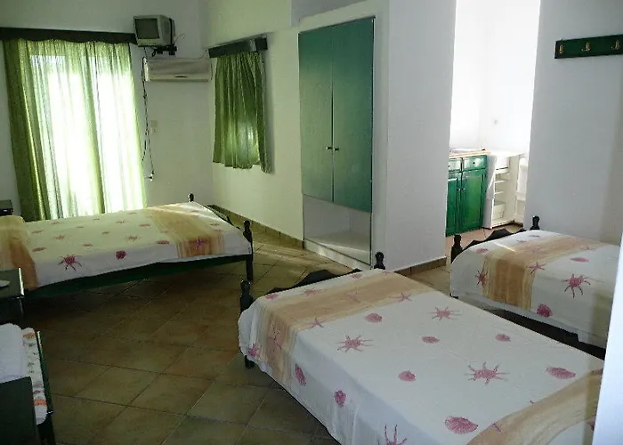 Armadoros / Backpackers Hotel 2*