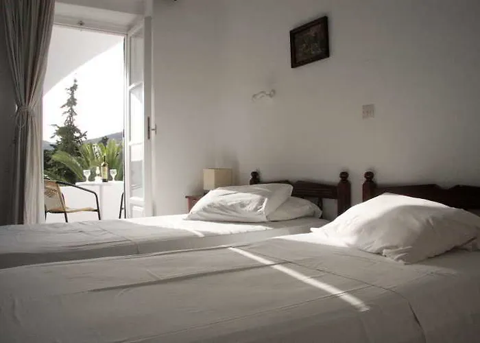 Hotel Armadoros / Backpackers 2*