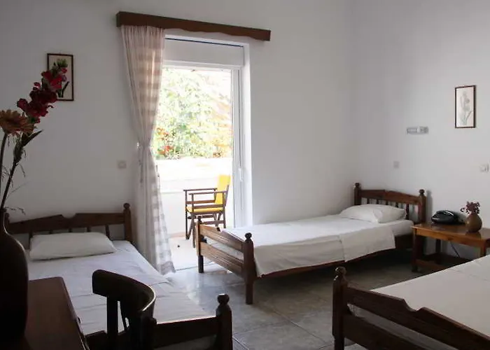 Hotel Armadoros / Backpackers 2*