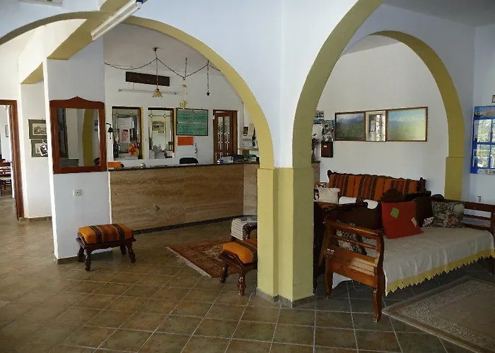 Armadoros / Backpackers Chora