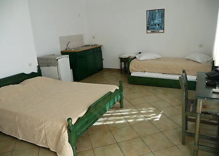 Hotel Armadoros / Backpackers 2*