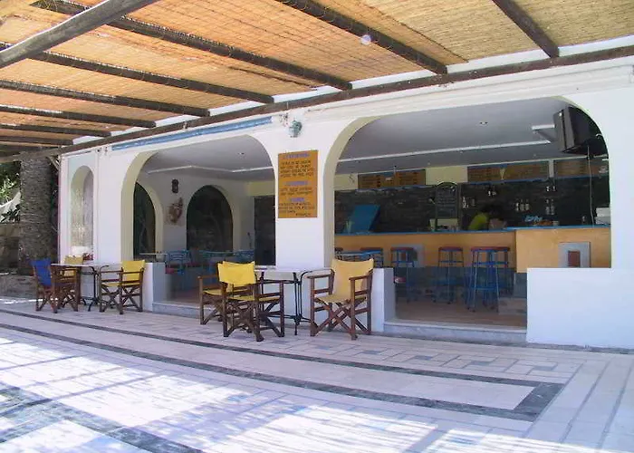 Armadoros / Backpackers Hotel 2*