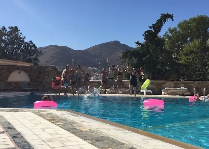 Armadoros / Backpackers 2*