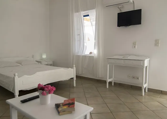 Armadoros / Backpackers Ios