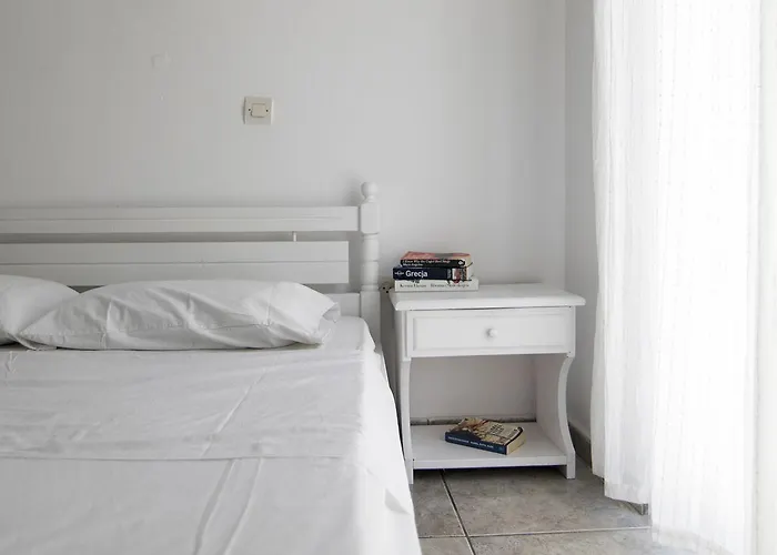 Armadoros / Backpackers Ios