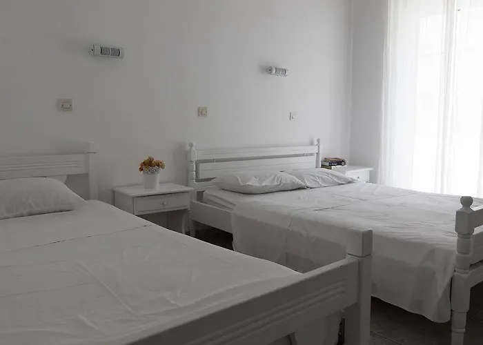 Hotel Armadoros / Backpackers 2*