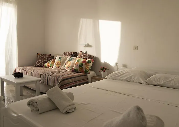 Armadoros / Backpackers Hotel