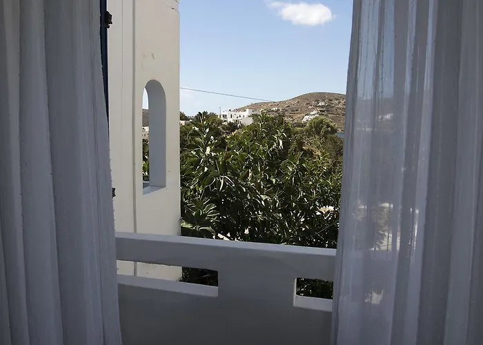 Armadoros / Backpackers Hotel