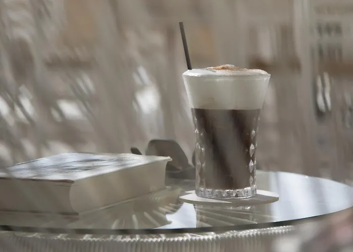 Armadoros / Backpackers Hotel 2*