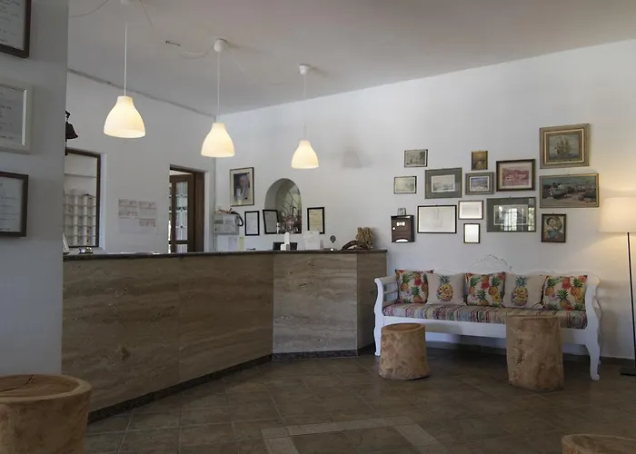 Armadoros / Backpackers 2*