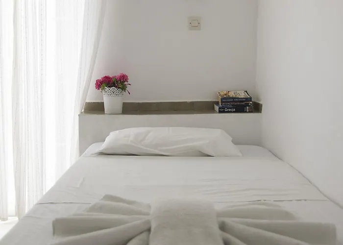 Armadoros / Backpackers 2*