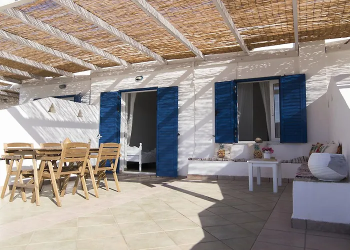 Armadoros / Backpackers Hotel