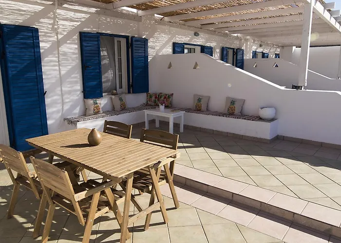 Hotel Armadoros / Backpackers Ios