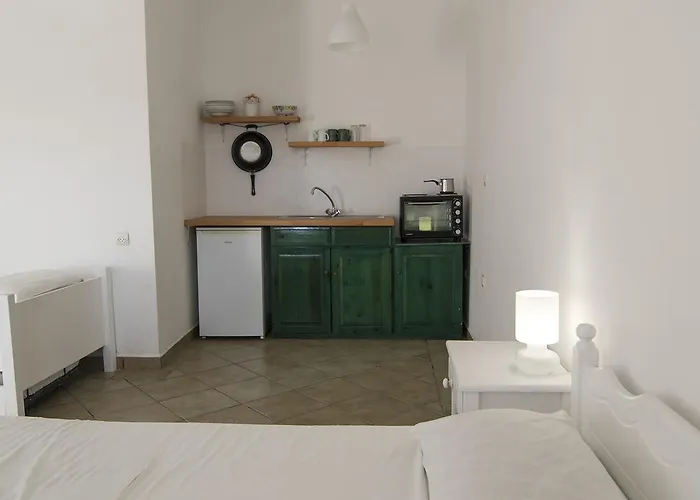 Armadoros / Backpackers Hotel 2*