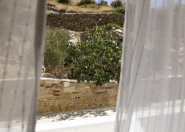 Hotel Armadoros / Backpackers Ios