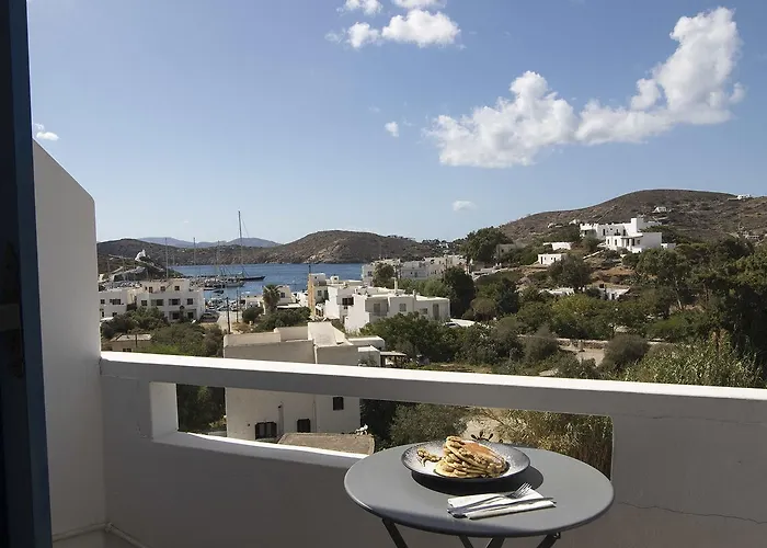 Armadoros / Backpackers Hotel